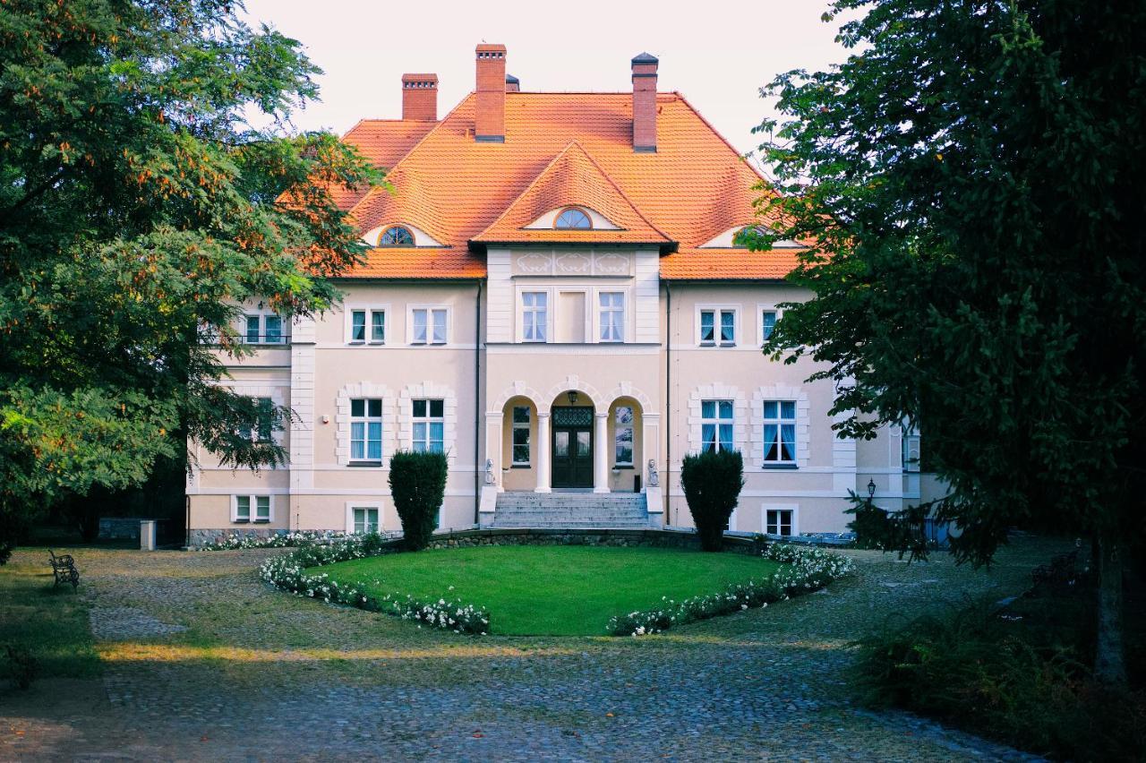 Palac W Debinie Krzeszkowice Екстериор снимка