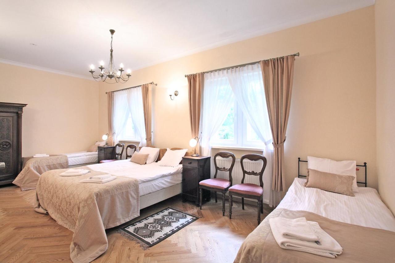 Palac W Debinie Krzeszkowice Екстериор снимка