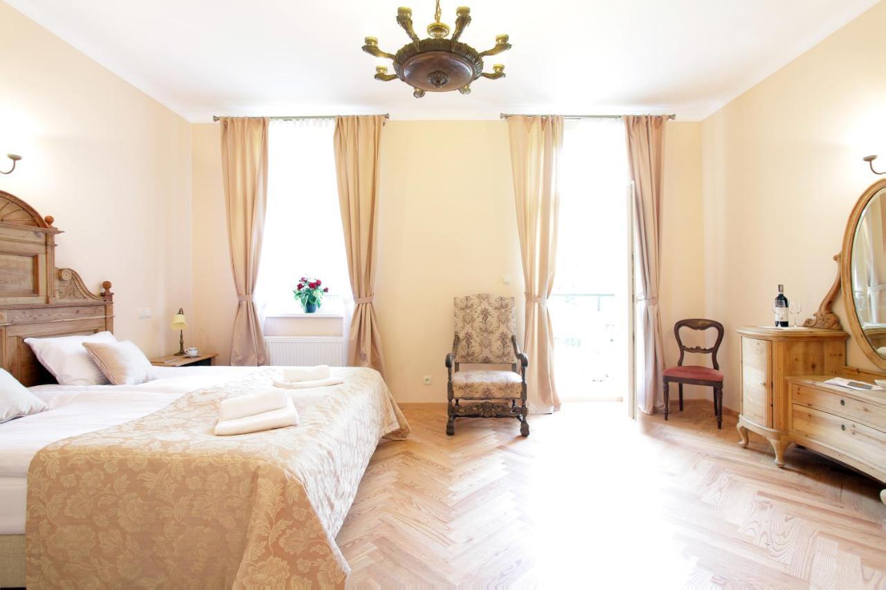 Palac W Debinie Krzeszkowice Екстериор снимка