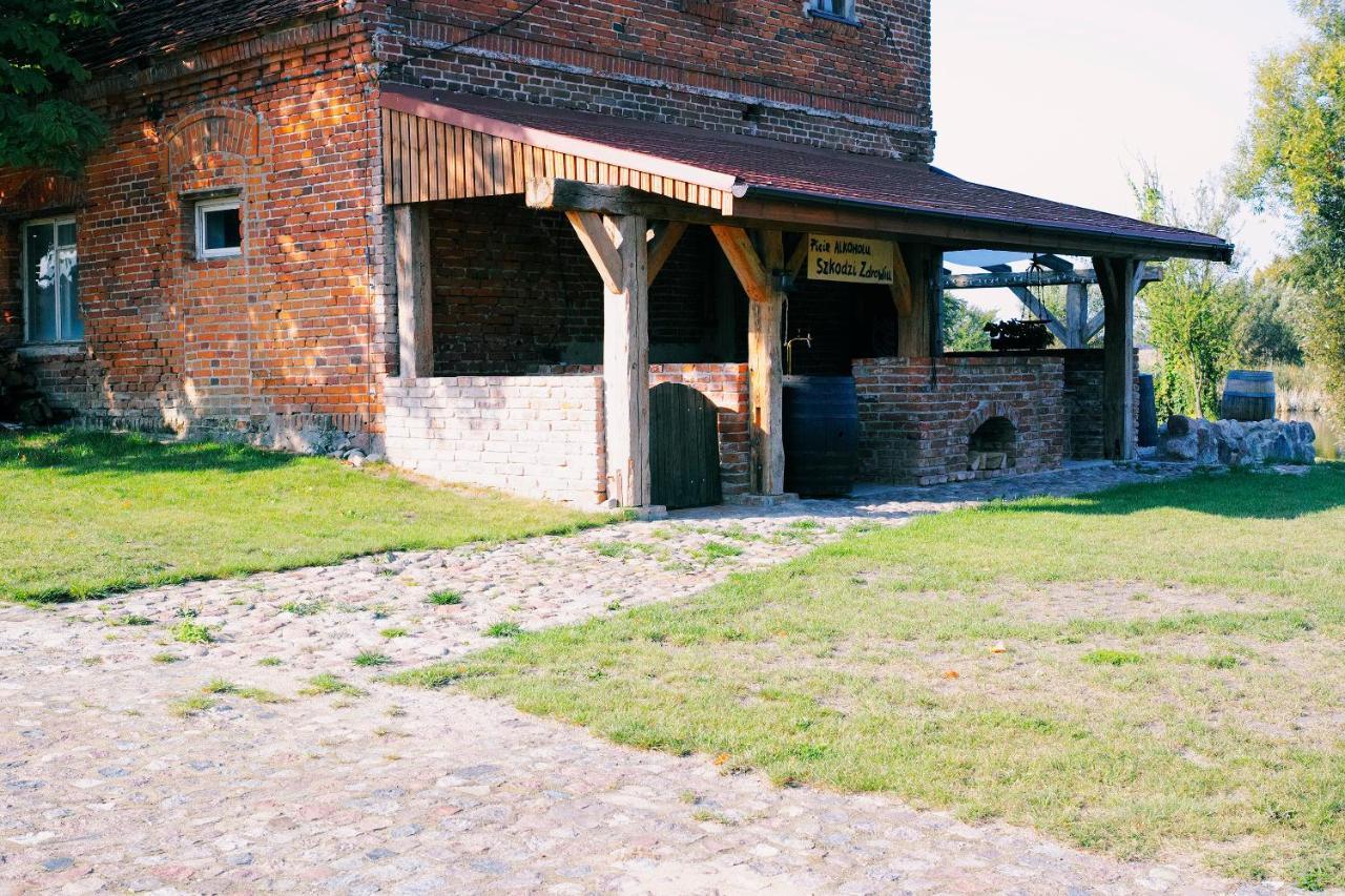 Palac W Debinie Krzeszkowice Екстериор снимка