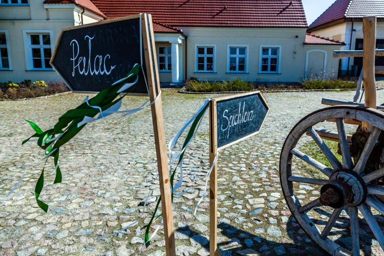 Palac W Debinie Krzeszkowice Екстериор снимка